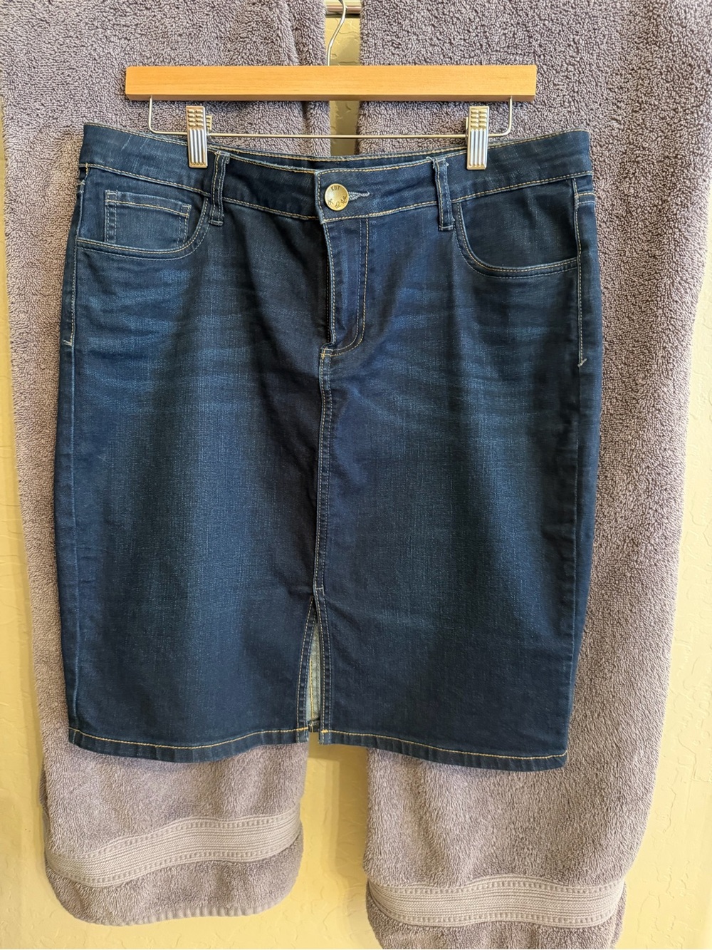 Kut from the Kloth Dark Blue Denim Pencil Skirt